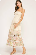 Charger l'image dans la visionneuse de la galerie, Cream Eyelet Lace Tube Dress In Floral Print
